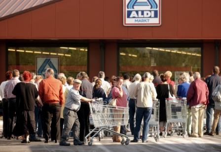 Schuifelen bij de Aldi